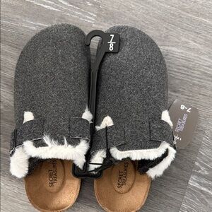Secret Treasures Gray Fuzzy Slippers